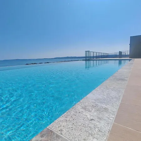 Sea Side - Rooftop Pool Seaview Apartment