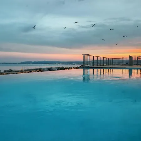 Apartment Sea Side - Rooftop Pool Seaview