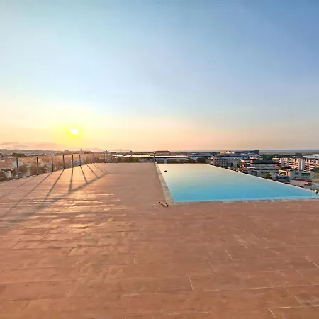 Sea Side - Rooftop Pool Seaview Apartment *