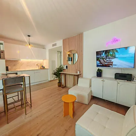 Sea Side - Rooftop Pool Seaview Apartment *