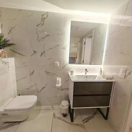 Sea Side - Rooftop Pool Seaview Apartment