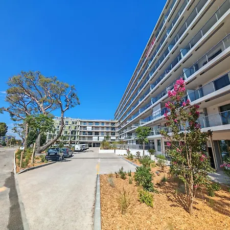 Sea Side - Rooftop Pool Seaview Apartment