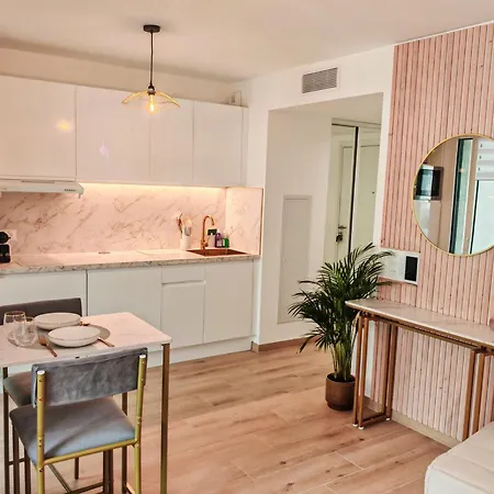 Sea Side - Rooftop Pool Seaview Apartman